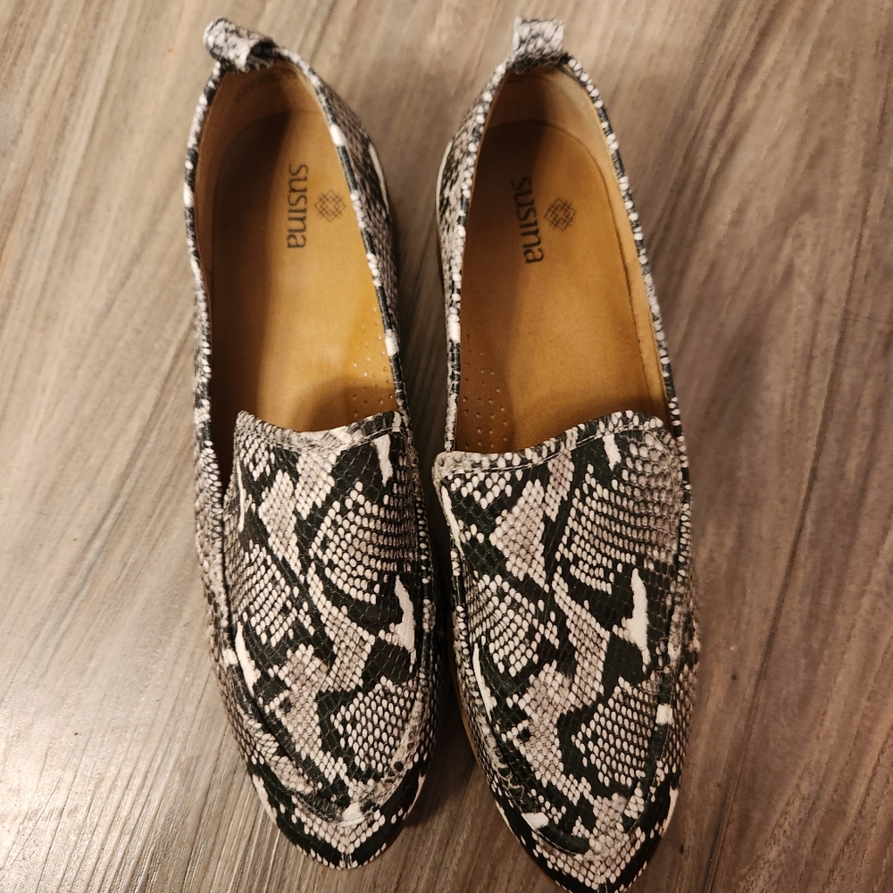 Susina snake print loafers size 6.5